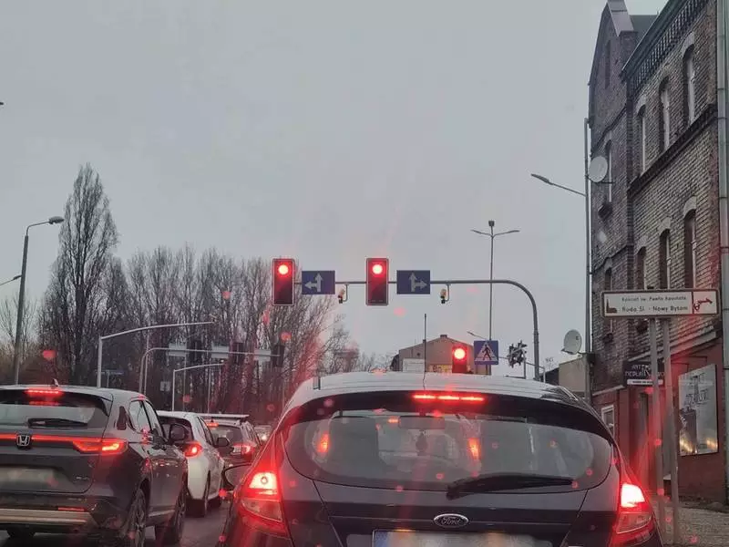 Kamery monitorujące wjazd pojazdów na skrzyżowanie na czerwonym świetle w Rudzie Śląskiej