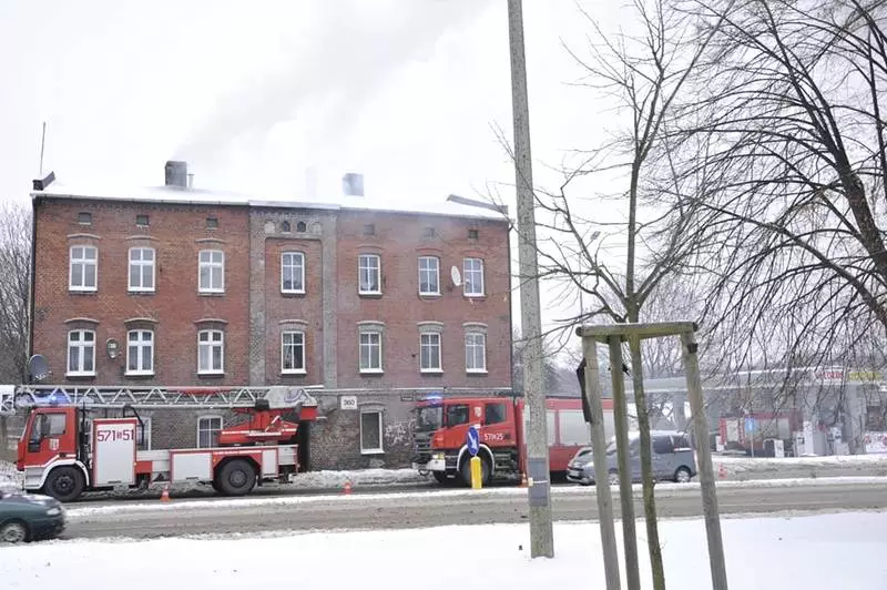 Ruda Śląska: W jednym z budynków przy ul. 1 Maja doszło do pożaru sadzy w kominie