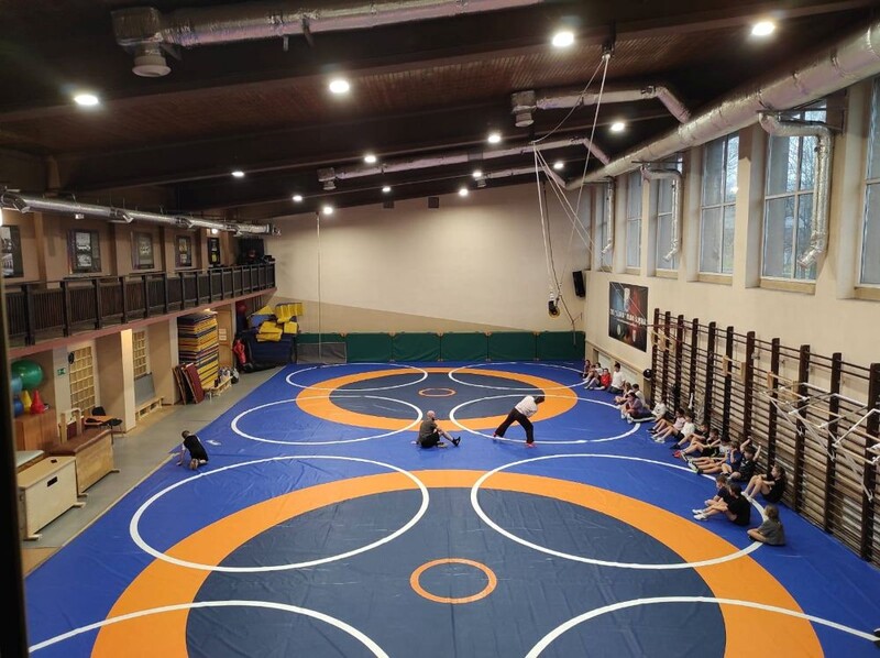 Inwestycja w sport. Nowe oświetlenie w hali zapaśniczej w Orzegowie